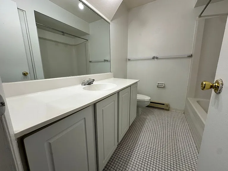 University Park Apartments near Cornell University — Photo 123