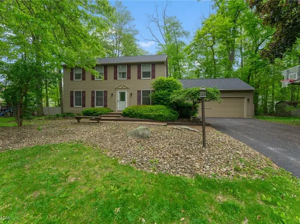 500 Woodhill Ct NE, Warren, OH 44484