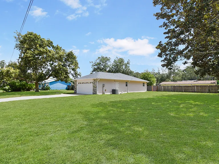 341 Shamrock Rd — Photo 4