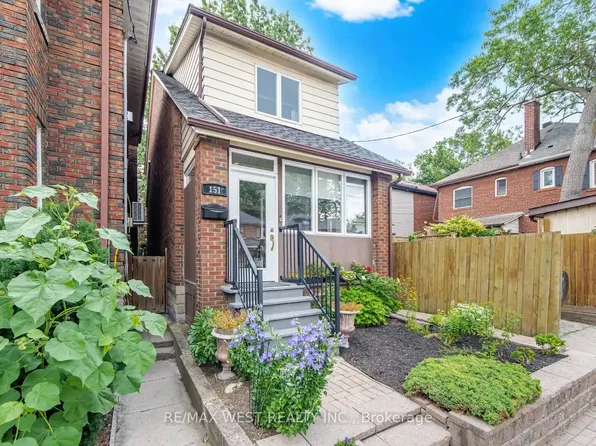 151 Jane St, Toronto, ON M6S 3Y8