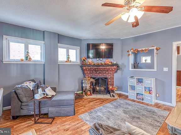4th image of 7456 Rockwell Ave