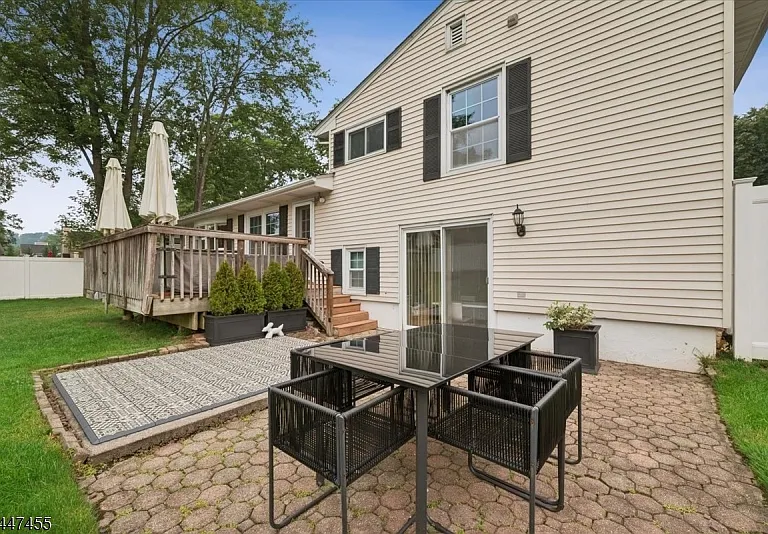 135 Commonwealth Ave — Photo 31
