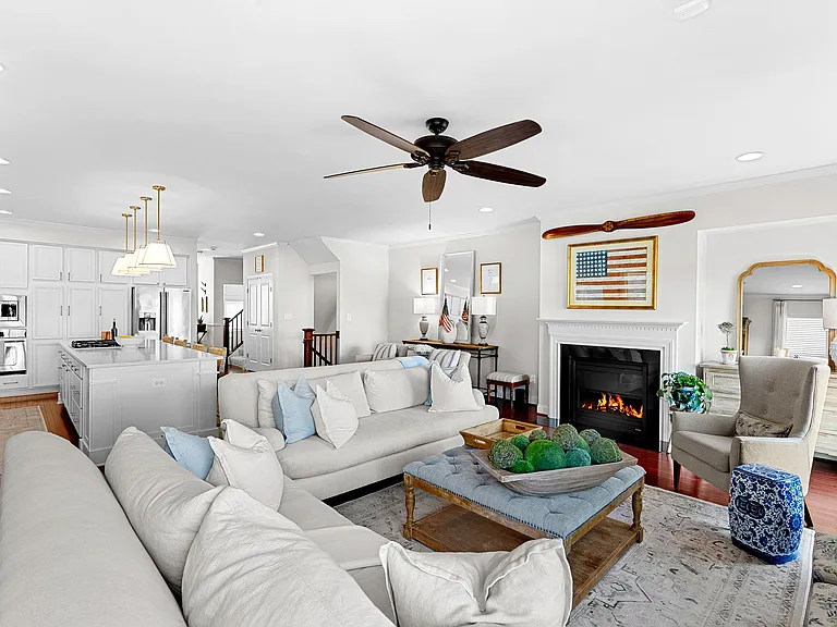 22840 Goldsborough Ter — Photo 16
