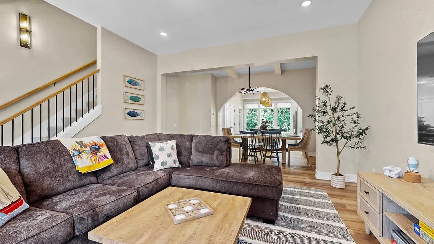 3 bed, 2.0 bath, 2066 sqft, $7,131 — Photo 2