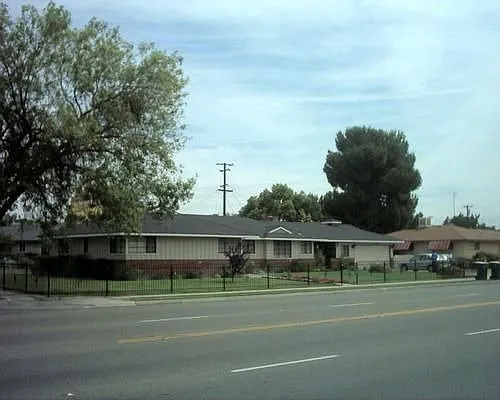 4431 E Clinton Ave photo 1