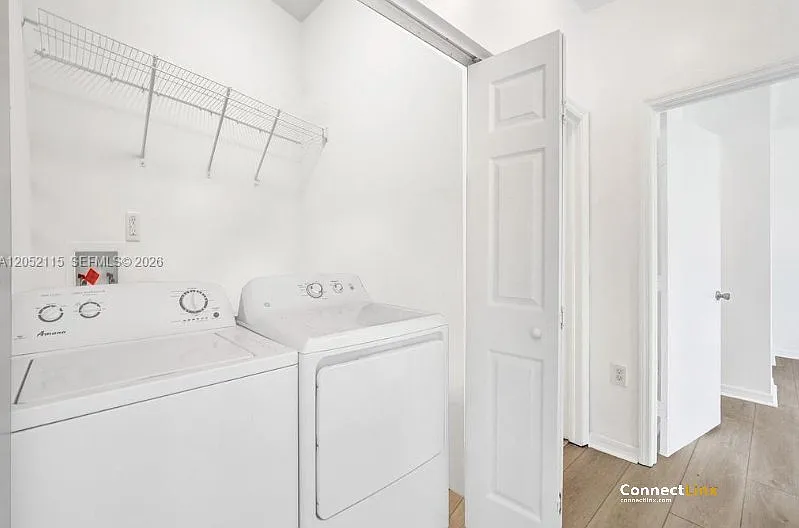 3 bed, 2.0 bath, 1396 sqft, $2,800 — Photo 2