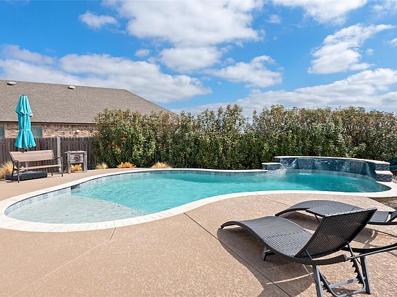 3rd image of 1309 Decatur Ct