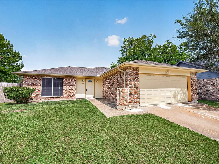 7407 Cortes Dr — Photo 1