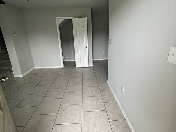 2nd image of 1101 Parkview Dr