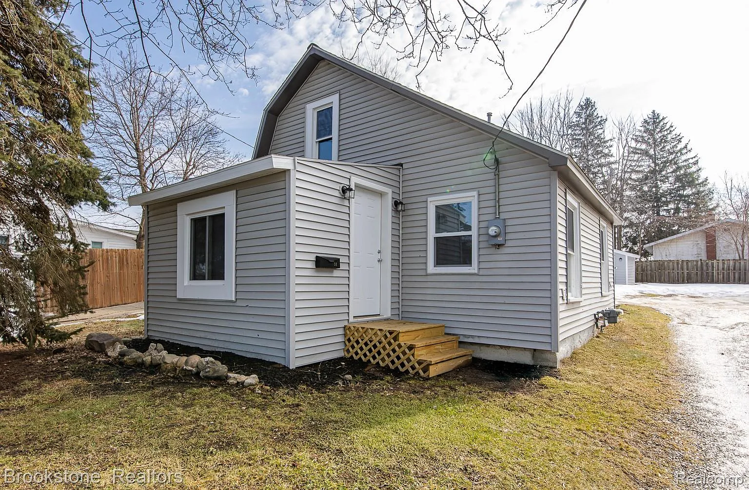 31 Heights Rd photo 1