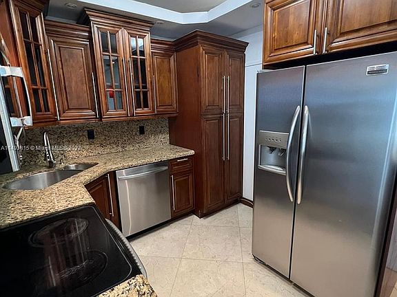 5th image of 5555 Collins Ave APT 17G