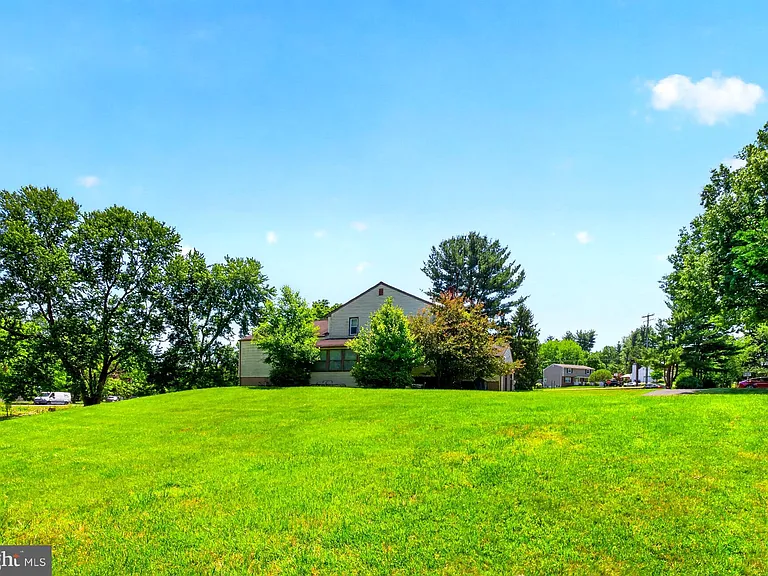 2 Merry Dell Dr — Photo 7