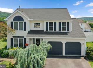 100 Eagles Ln, Sinking Spring, PA 19608