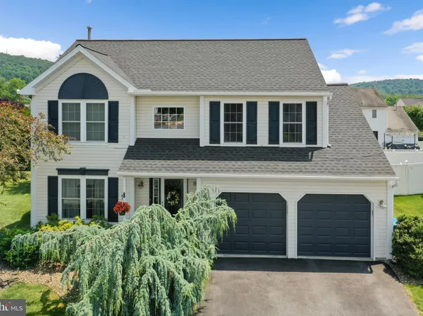 100 Eagles Ln, Sinking Spring, PA 19608