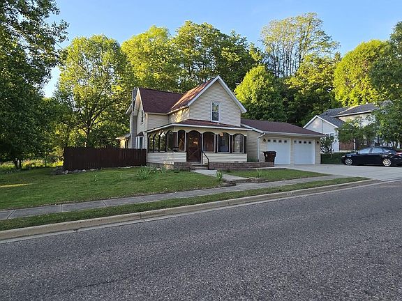 2nd image of 211 Forest St