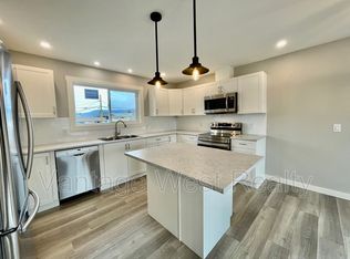 437 Primrose Rd, Kelowna, BC V1X2G8