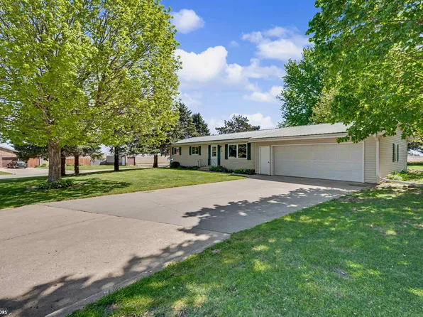 110 Sunrise Dr, Lincoln, IA 50652