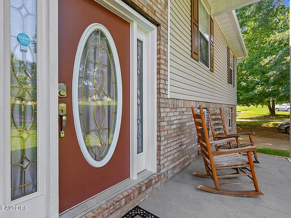 2nd image of 1717 Meadow Ridge Cir