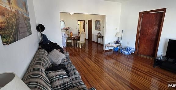 5th image of 26 Halstead St