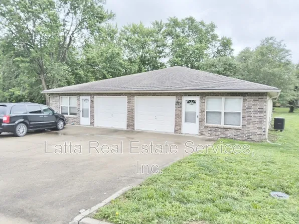 715 W 26th St APT B, Higginsville, MO 64037