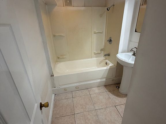 3rd image of 42 Ontario St #C