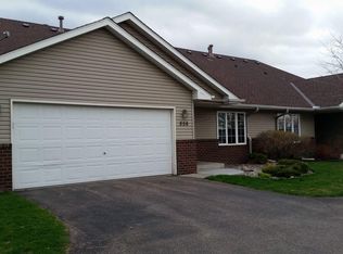 856 Matthew Dr, Chaska, MN 55318