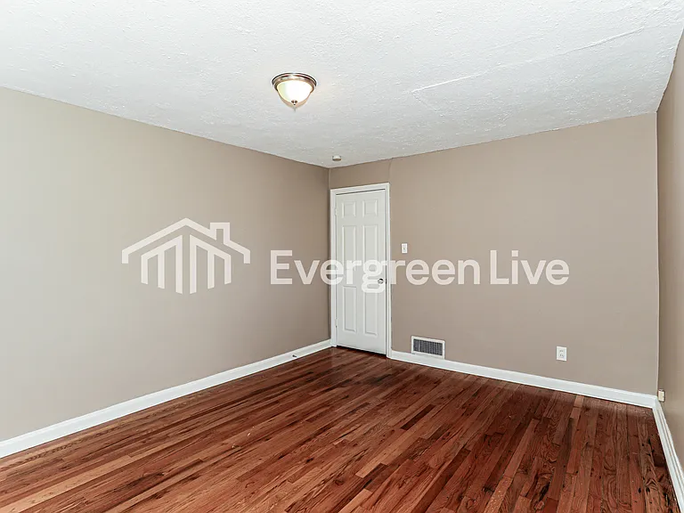 2161 Sylved Ln — Photo 9
