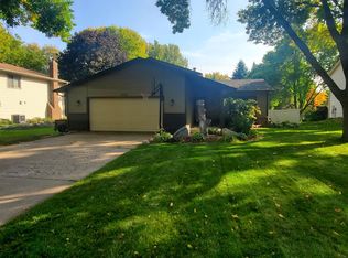6400 Pineview Ln N, Maple Grove, MN 55369