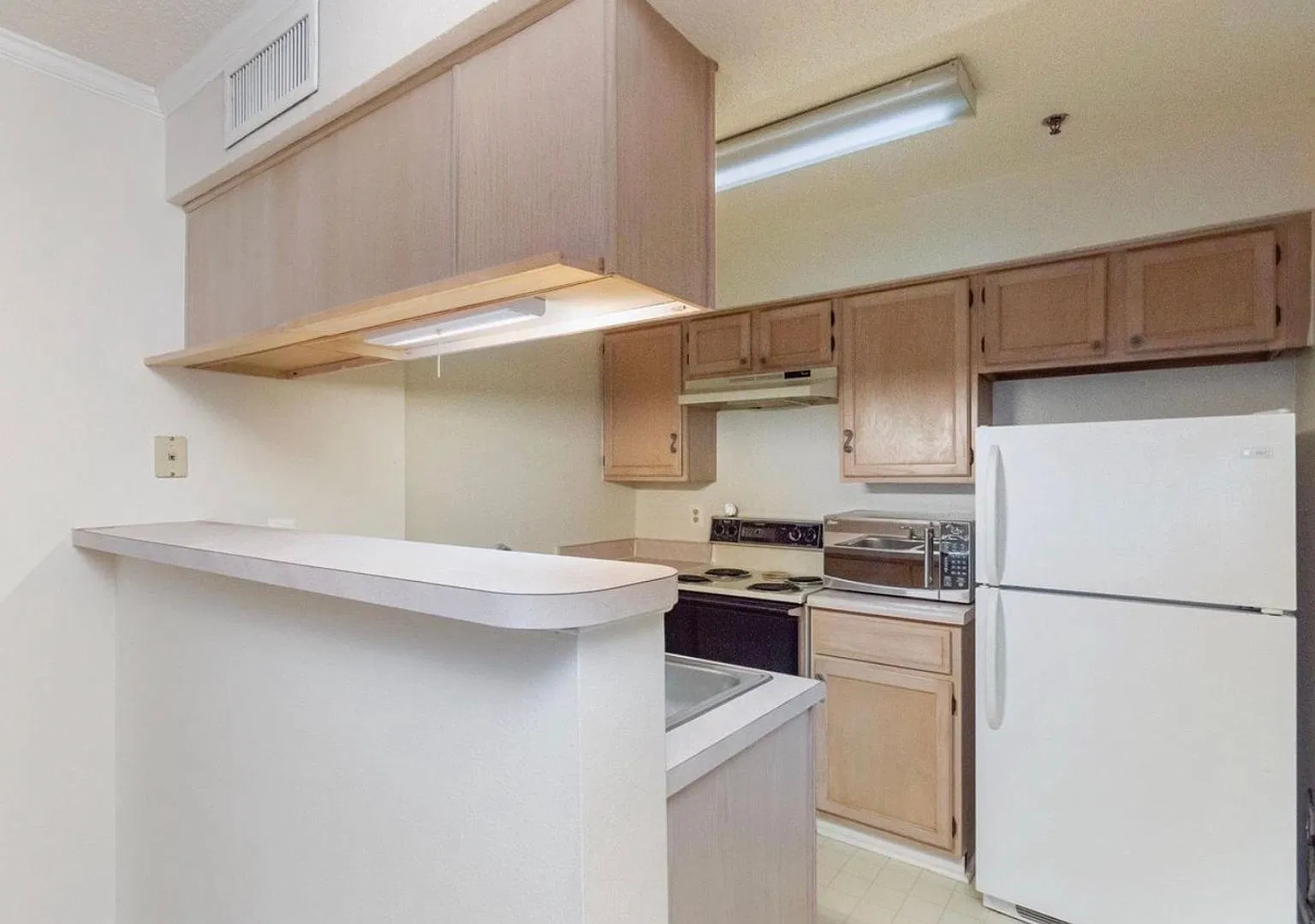 Tysons Corner 1bed + 1bath Condo - Great Location! — Photo 2