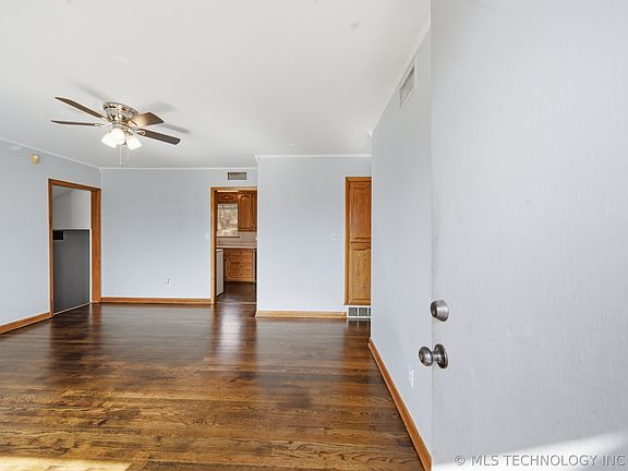 5th image of 707 E 7th Ct