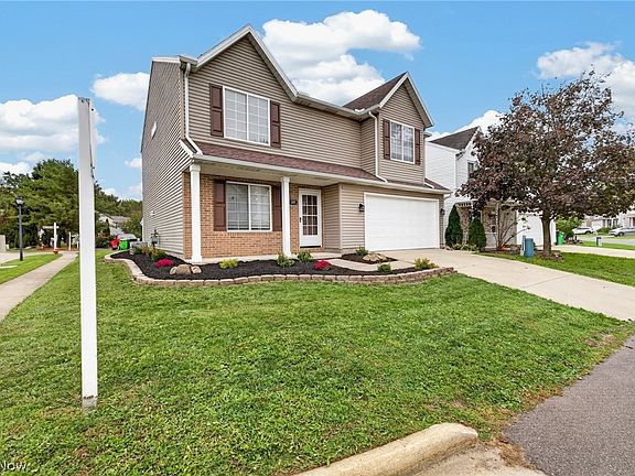 3rd image of 1115 Oxford Cir