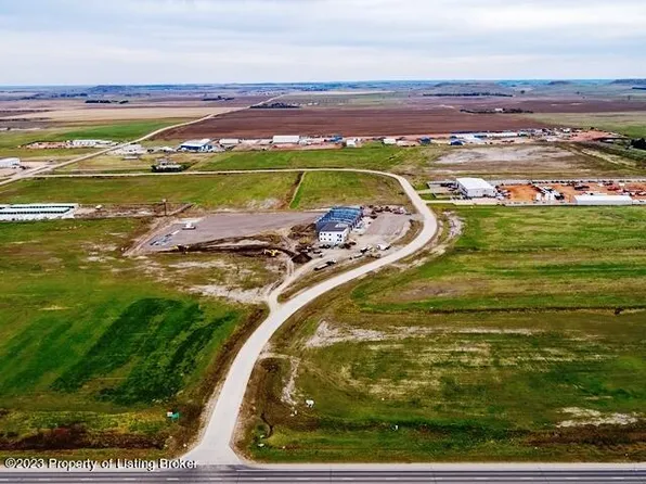 32 E St SW, Dickinson, ND 58601