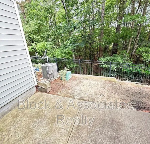 8527 Quarton Dr — Photo 28