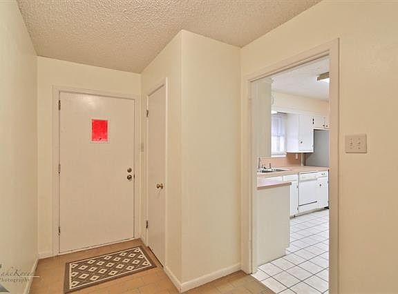 3rd image of 1801 S Willis St
