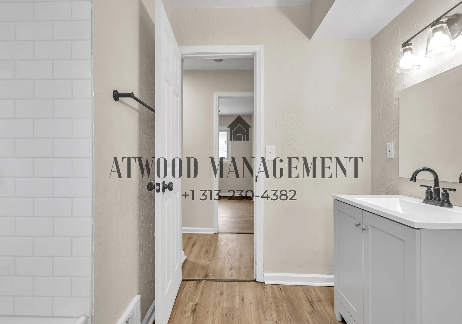 This beautifully updated 3-bedroom, 1-bath single-family home is ready for move-in! — Photo 4