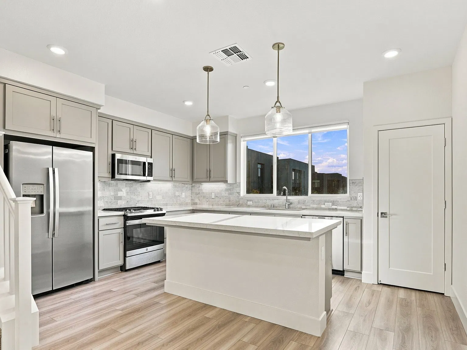 3 bed, 3.5 bath, 1780 sqft, $4,795 — Photo 1