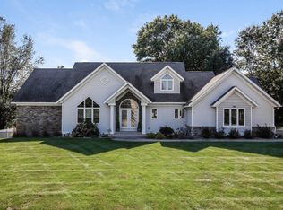 360 Highbanks Ct, Holland, MI 49424