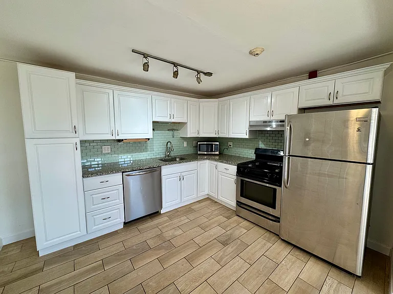 120 Spruce St #15 — Photo 3