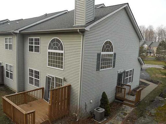 3rd image of 131 Pinebrook Dr #131