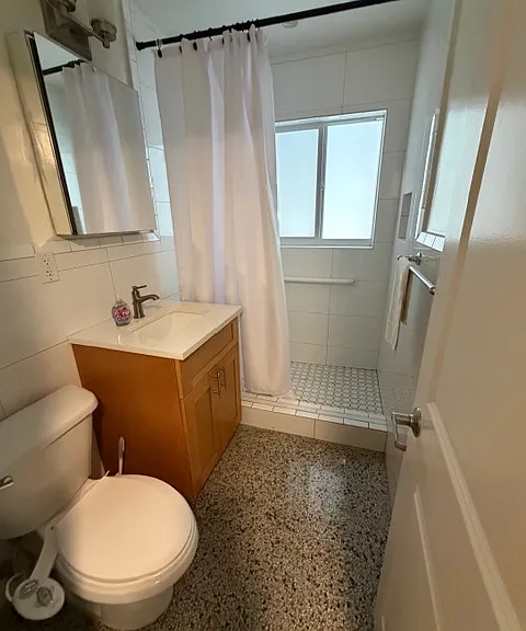 826 NE 14th Pl #1 — Photo 9