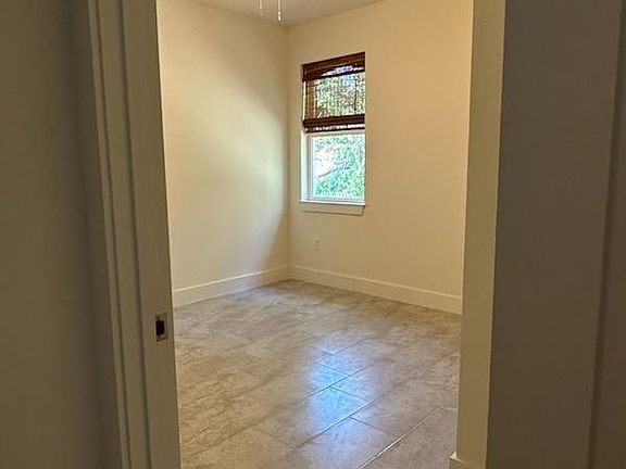3rd image of 4 Farnum Ln #B