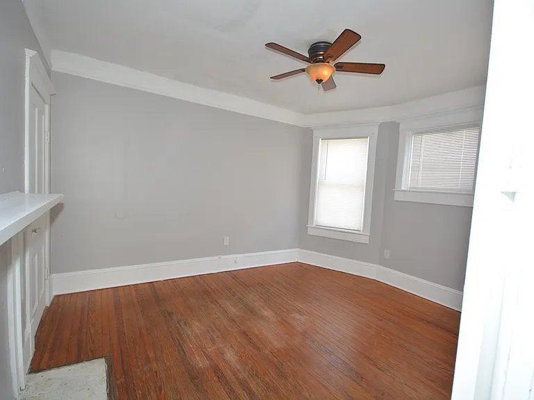 536 E Waldburg St #B — Photo 7