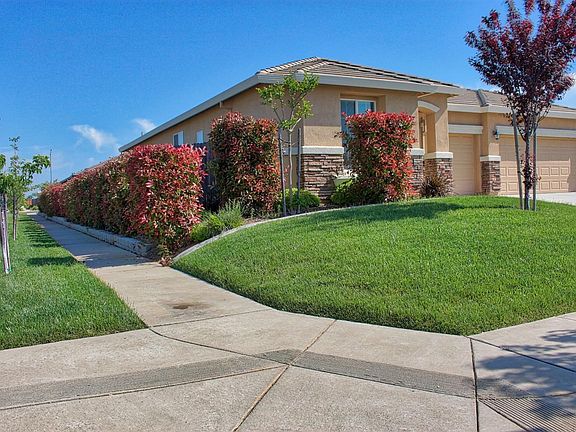 2nd image of 2443 Kilbirnie Way