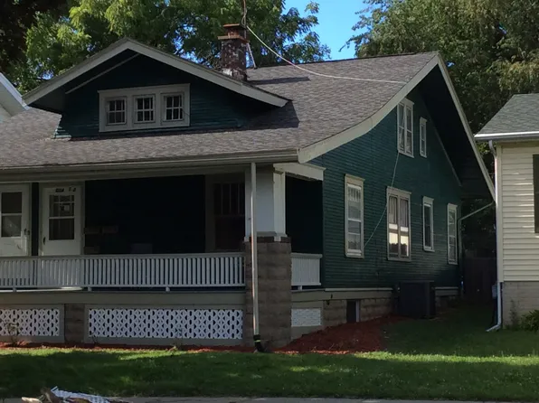 604 1/2 Douglas St, Bloomington, IL 61701