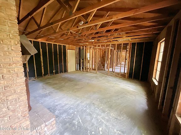 4th image of 1709 Sherwood Cir