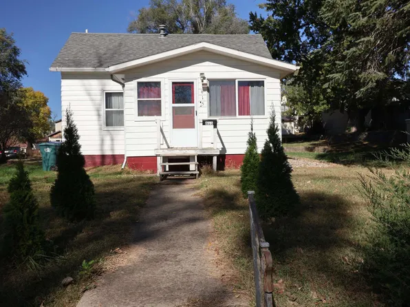 615 16th St, Hawarden, IA 51023
