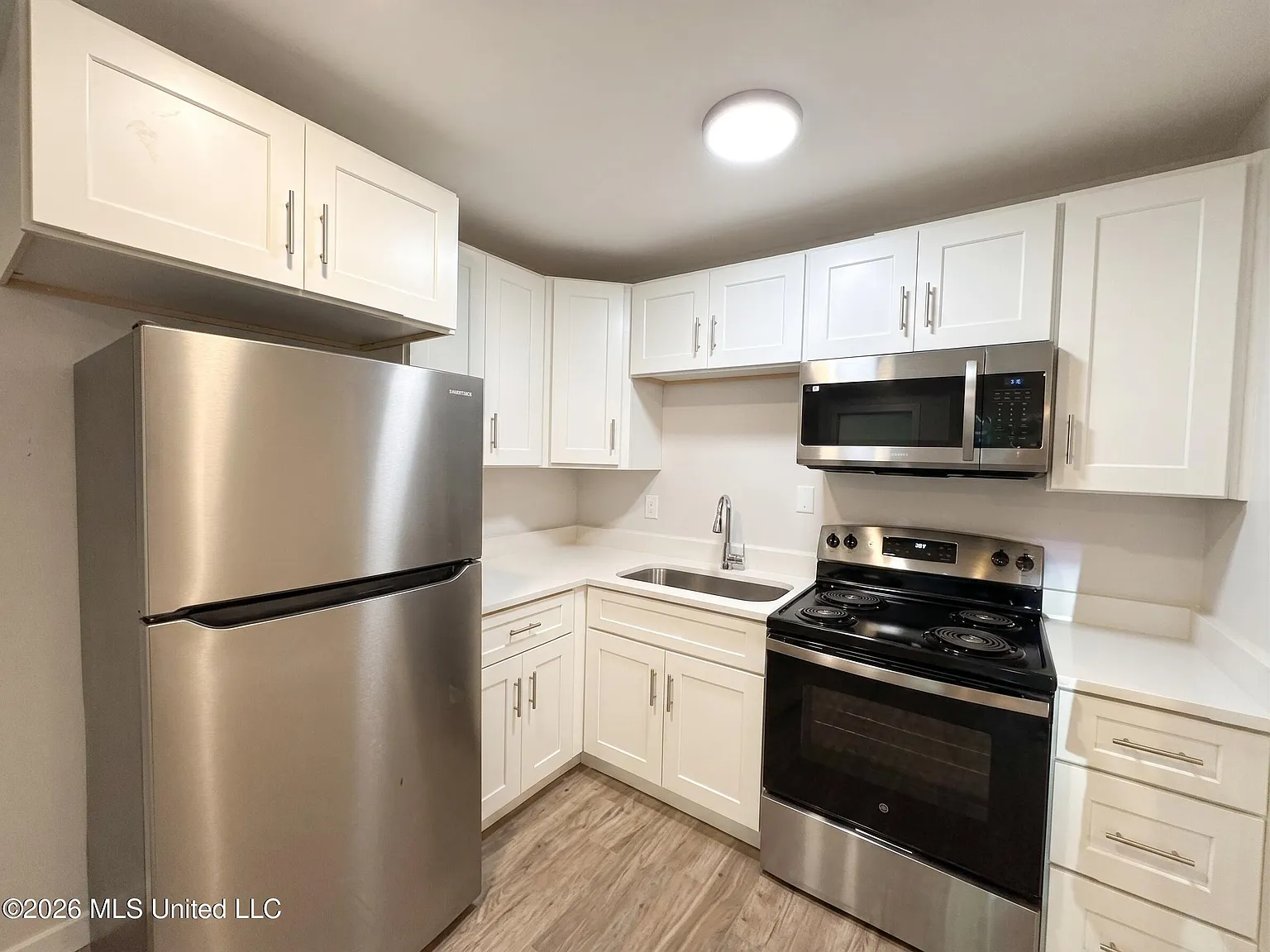 3 bed, 3.0 bath, 1551 sqft, $900 — Photo 3
