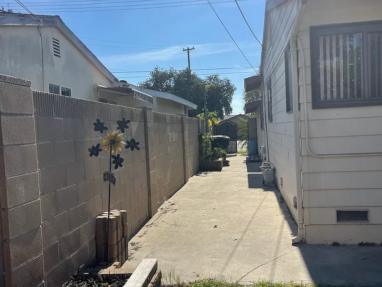 2127 W Orange Ave — Photo 19