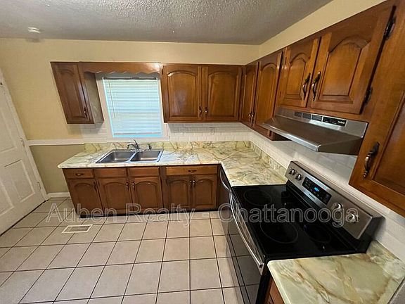 3rd image of 106 Mountain View Dr