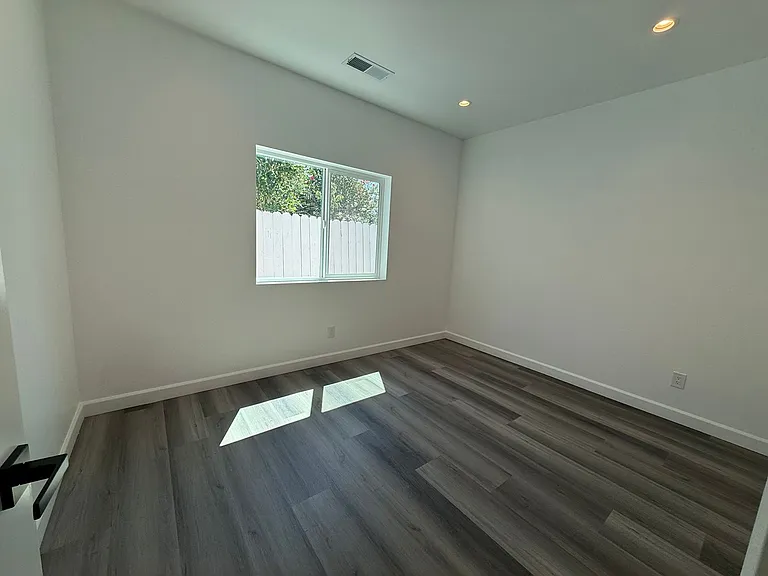 18312 Jovan St — Photo 3
